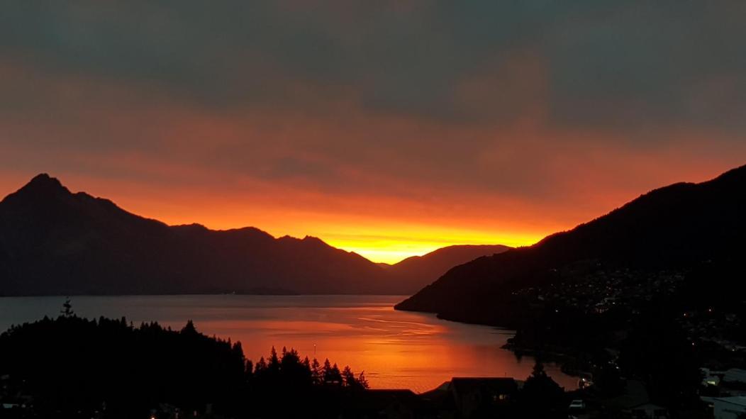 Beautiful Lake Views Apartment クイーンズタウン エクステリア 写真