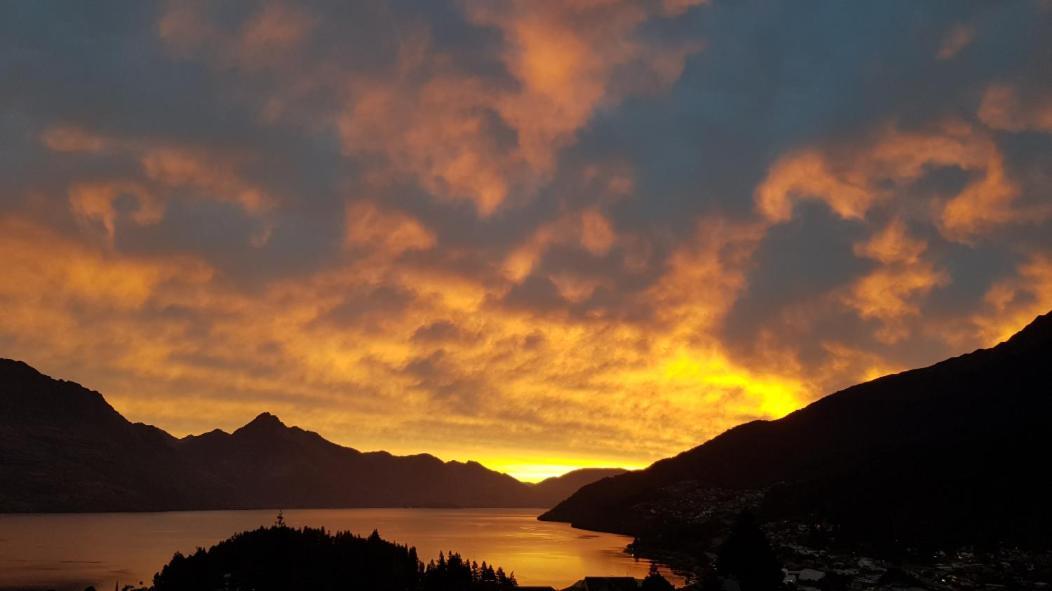 Beautiful Lake Views Apartment クイーンズタウン エクステリア 写真